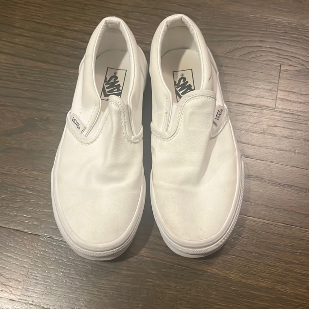 White slip on Vans